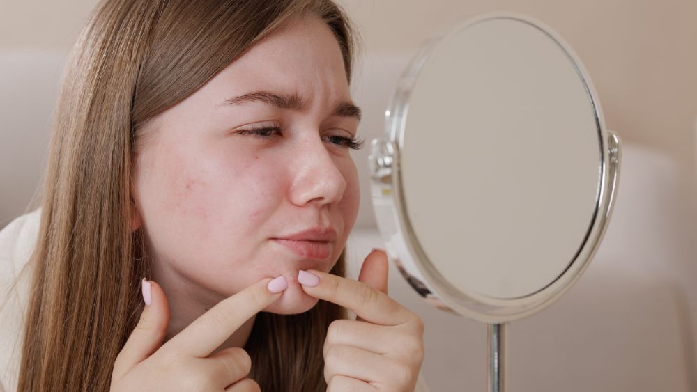Woman Checking Pores Oily Face Mirror - symmetrica Blog
